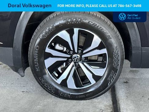 Certified 2024 Volkswagen Atlas Cross Sport SE image 11