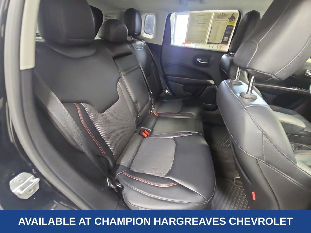 Used 2018 Jeep Compass Trailhawk AWD/4WD image 36