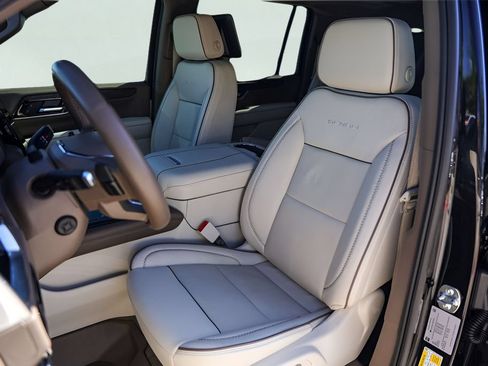 Used 2025 GMC Yukon XL Denali AWD/4WD image 10
