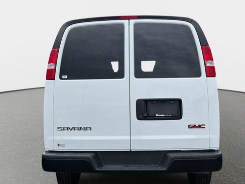 Used 2025 GMC Savana 2500 w/ Driver Convenience Package RWD image 4