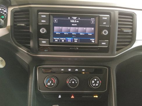 Used 2020 Volkswagen Atlas Cross Sport S image 25