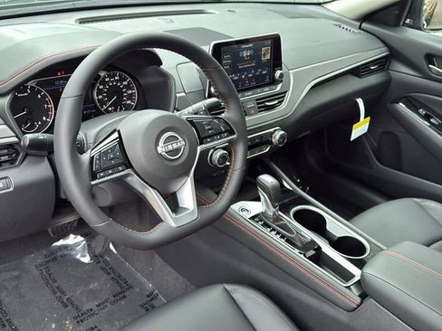 New 2025 Nissan Altima 2.5 SR image 13