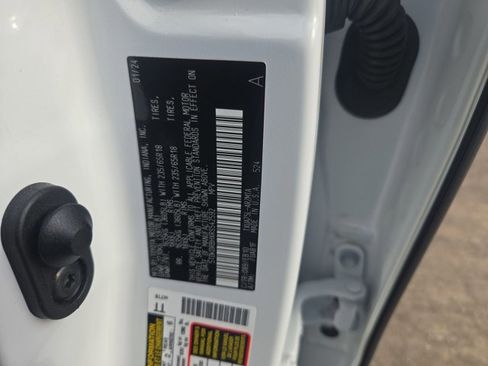 Used 2024 Toyota Highlander XLE image 24