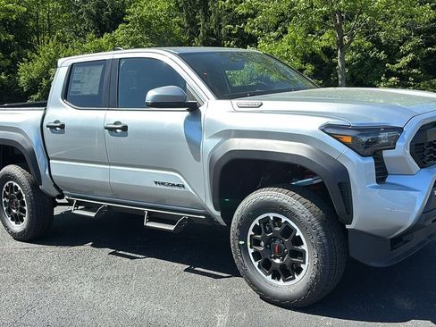 New 2026 Toyota Tacoma TRD Off-Road w/ TRD Off Road Upgrade Package AWD/4WD image 32