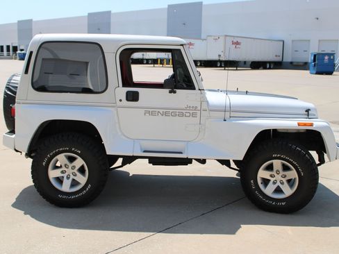 Used 1991 Jeep Wrangler Renegade AWD/4WD image 17