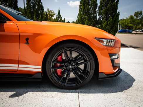 Used 2021 Ford Mustang Shelby GT500 w/ Technology Package RWD image 13