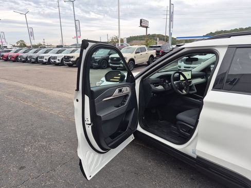 New 2026 Ford Explorer Active image 8