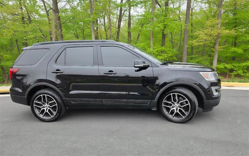 Used 2017 Ford Explorer Sport AWD/4WD image 4