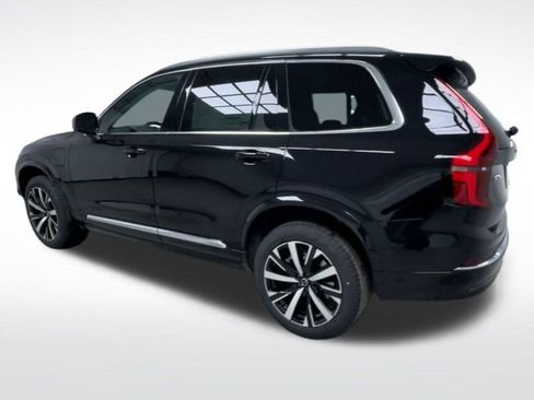 New 2025 Volvo XC90 T8 Core w/ Climate Package image 17