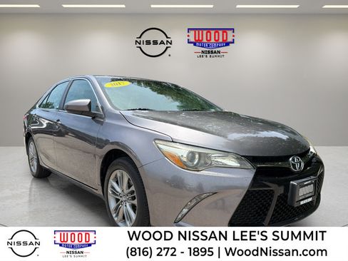 Used 2017 Toyota Camry SE FWD image 1
