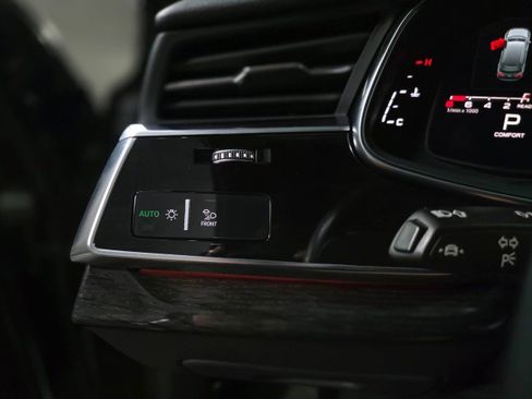 Used 2021 Audi Q7 3.0T Prestige image 32