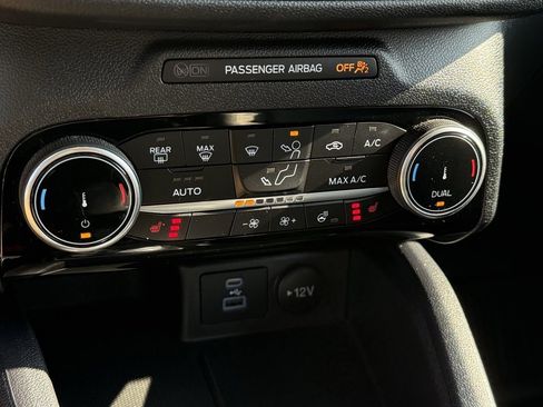 Used 2022 Ford Escape Titanium w/ Class II Trailer Tow Package image 18