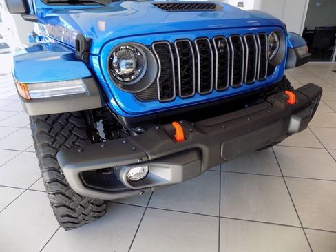 Certified 2024 Jeep Gladiator Mojave image 28