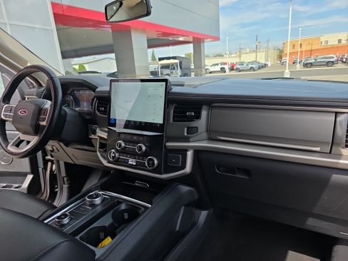Used 2024 Ford Expedition XLT AWD/4WD image 21