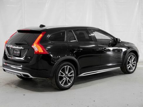 Used 2015 Volvo V60 T5 Cross Country Platinum w/ Climate Package AWD/4WD image 6