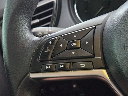 Used 2019 Nissan Rogue S FWD image 21