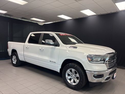 Used 2023 RAM 1500 Laramie AWD/4WD image 1