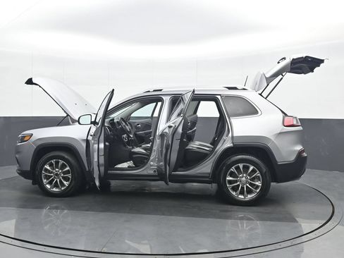 Used 2019 Jeep Cherokee Latitude Plus AWD/4WD image 37