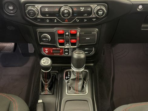 Used 2021 Jeep Wrangler Unlimited Rubicon AWD/4WD image 17