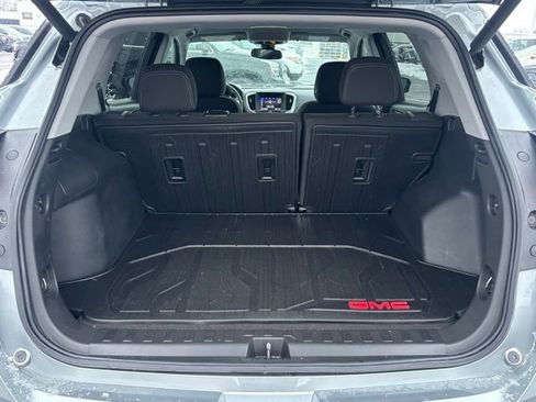 Used 2023 GMC Terrain SLE w/ Driver Convenience Package image 10
