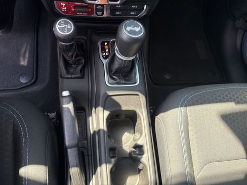 Certified 2025 Jeep Wrangler Unlimited Rubicon 4xe image 24