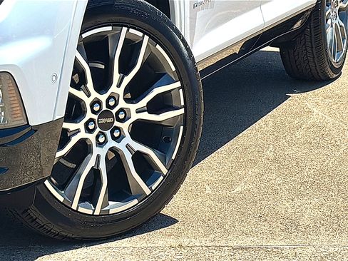 Used 2026 GMC Acadia Denali Ultimate FWD image 3