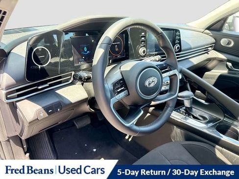 Used 2021 Hyundai Elantra SEL w/ Convenience + Premium Package FWD image 13