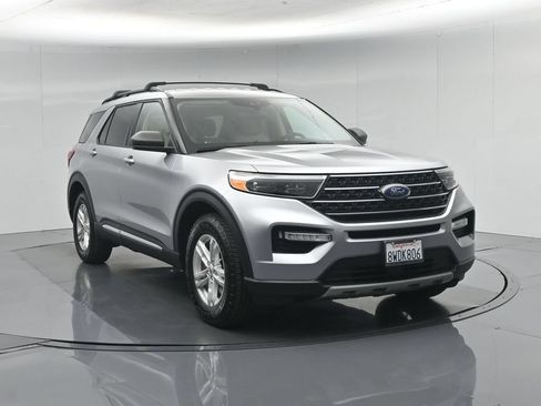 Certified 2021 Ford Explorer XLT w/ Equipment Group 202A AWD/4WD image 62