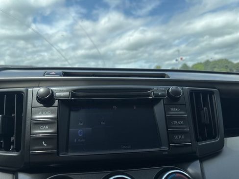 Used 2015 Toyota RAV4 LE image 27