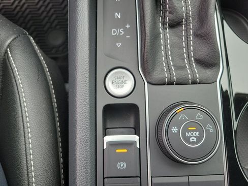 Used 2023 Volkswagen Atlas SEL R-Line AWD/4WD image 24