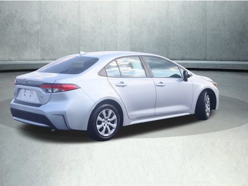 Used 2020 Toyota Corolla LE FWD image 18