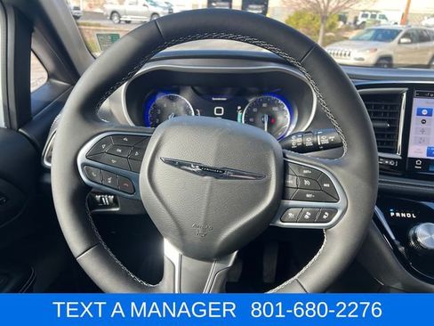 New 2026 Chrysler Pacifica Select FWD image 14