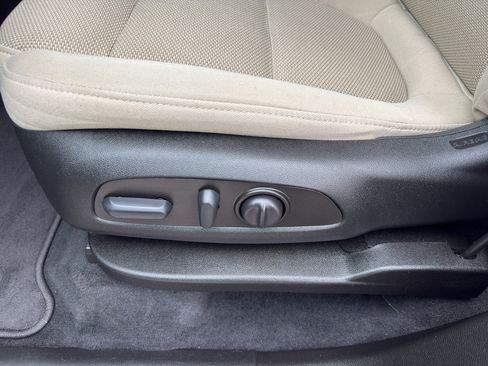 Used 2023 Chevrolet Traverse LT image 16