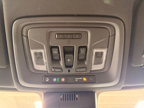 Used 2022 Chevrolet Silverado 1500 High Country w/ Z71 Off-Road Package image 47