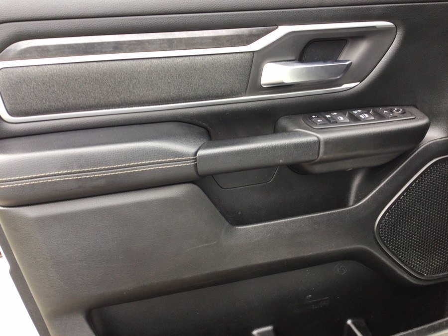 Used 2020 RAM 1500 4x4 Crew Cab image 11