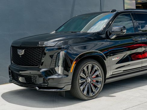 Used 2025 Cadillac Escalade V AWD/4WD image 20