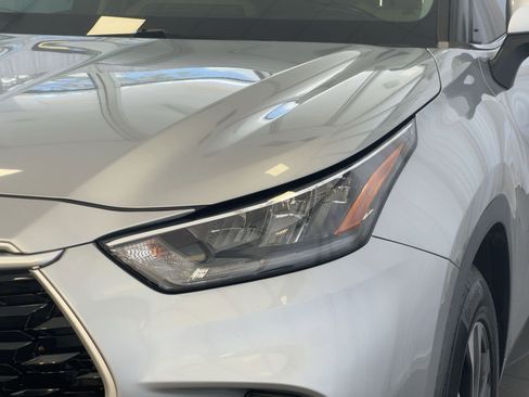 Used 2020 Toyota Highlander XLE image 11