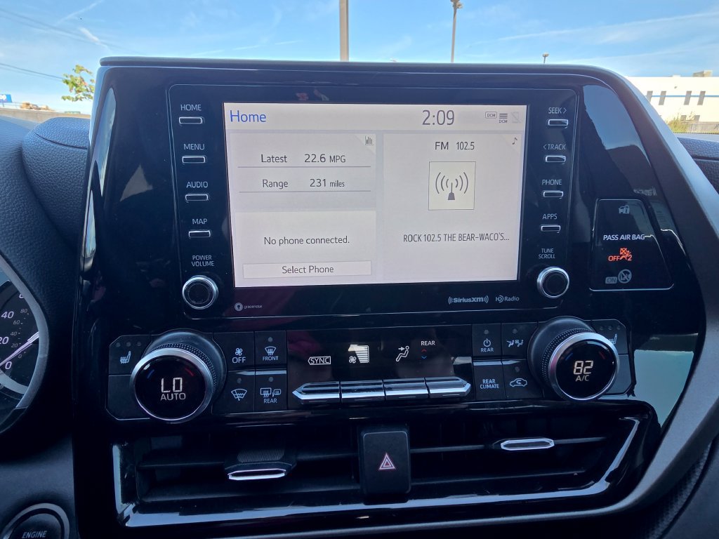 Used 2021 Toyota Highlander XLE FWD image 20
