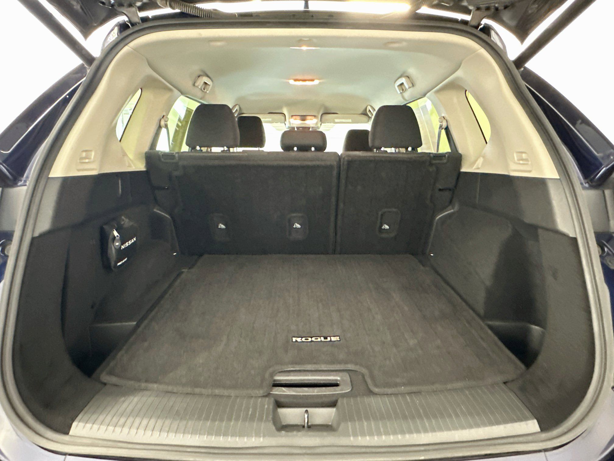Used 2025 Nissan Rogue SV AWD/4WD image 29