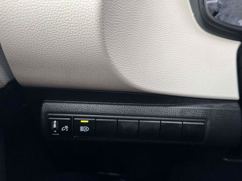Used 2025 Toyota Corolla LE FWD image 21