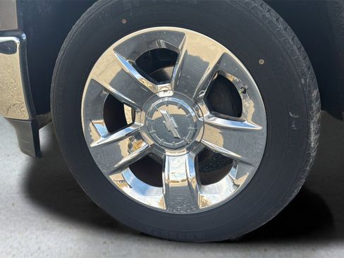 Used 2015 Chevrolet Silverado 1500 LTZ Z71 w/ LTZ Plus Package image 9