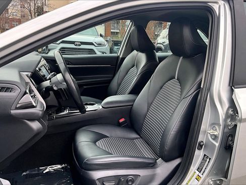 Used 2020 Toyota Camry SE image 23