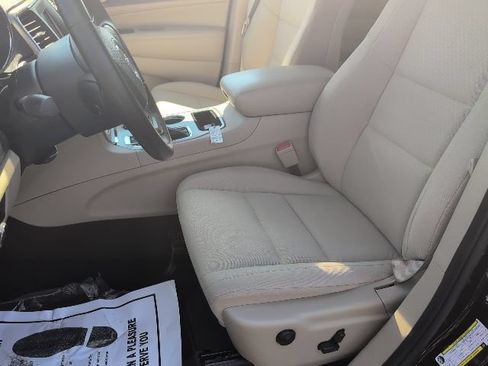 Used 2021 Jeep Grand Cherokee Laredo AWD/4WD image 14