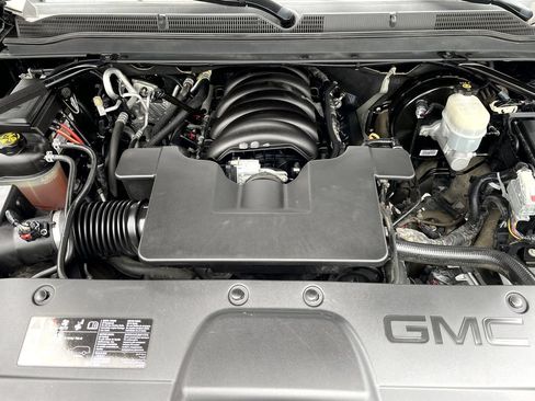 Used 2018 GMC Yukon SLT w/ Premium Edition AWD/4WD image 8