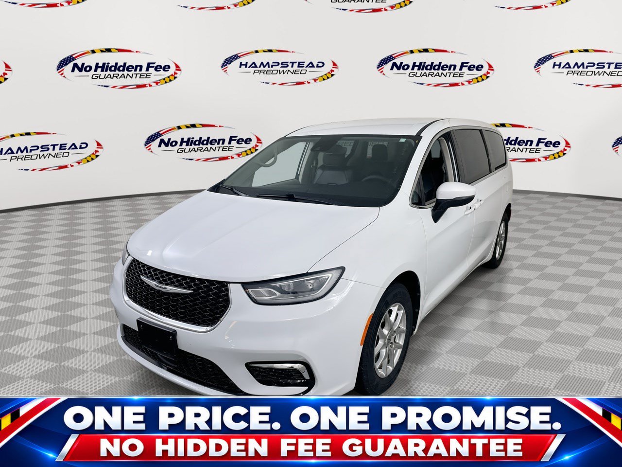 Used 2023 Chrysler Pacifica Touring-L FWD image 1