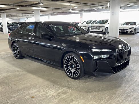 Used 2024 BMW 760i xDrive w/ Executive Package image 2