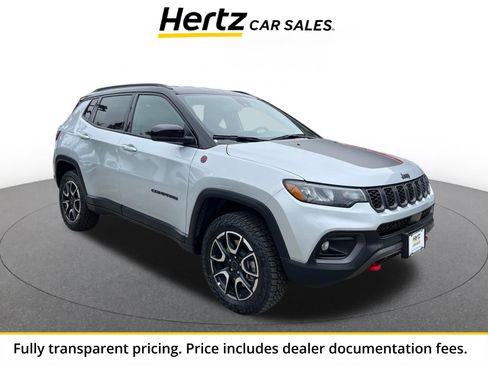 Used 2025 Jeep Compass Trailhawk AWD/4WD image 1