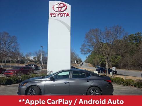 Used 2024 Nissan Altima 2.5 SV image 3