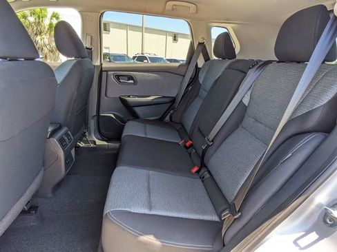 Used 2023 Nissan Rogue SV FWD image 15