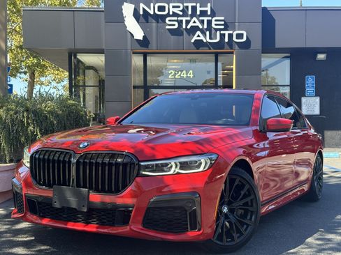 Used 2022 BMW 740i xDrive w/ Luxury Rear Seating Package AWD/4WD image 2
